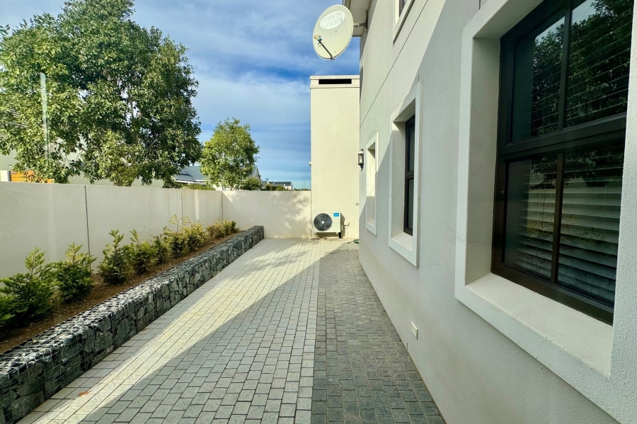To Let 3 Bedroom Property for Rent in Graanendal Western Cape